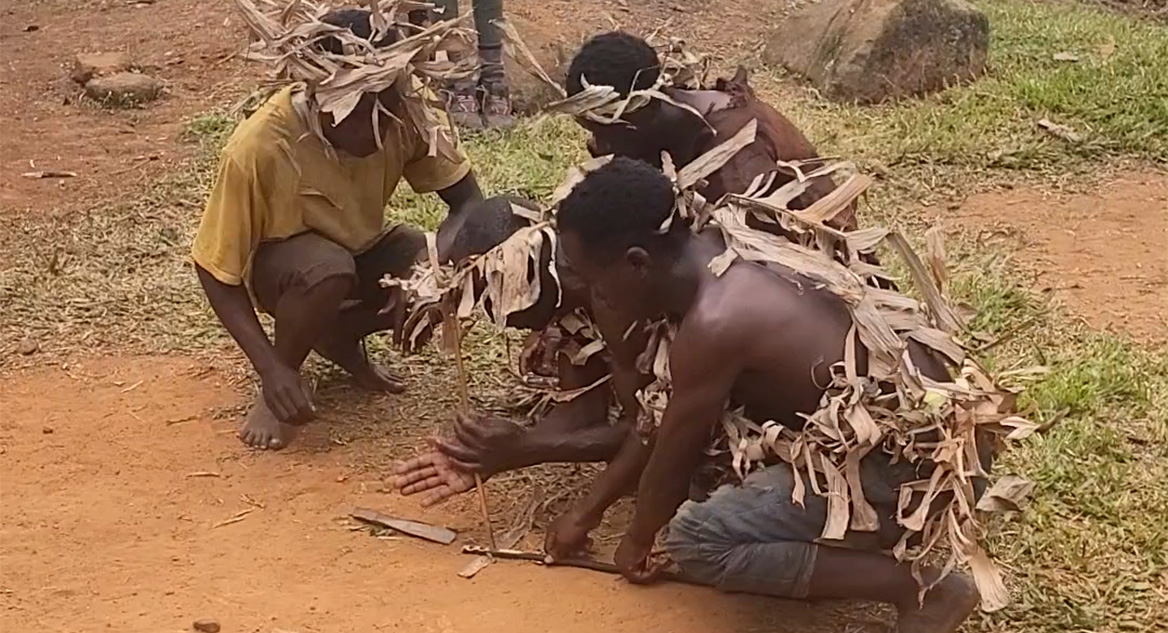 batwa making fire bwindi batwa